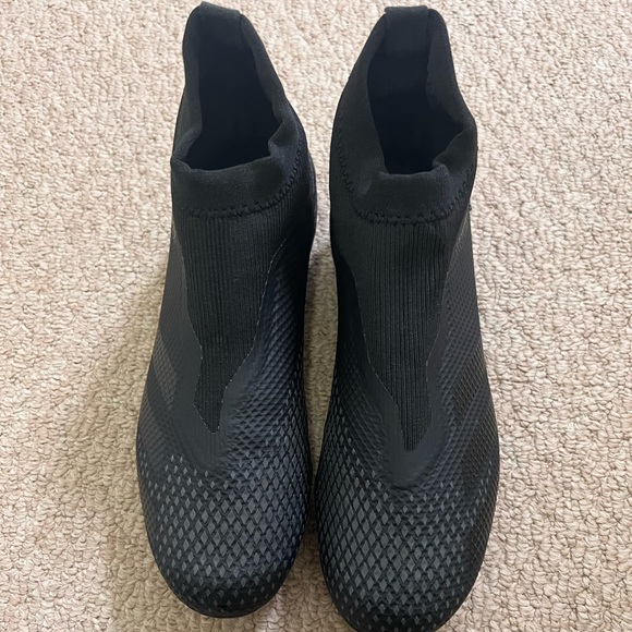 adidas Other - Mens Adidas soccer cleats believe to be a size 6 in men’s. Need to clarify.